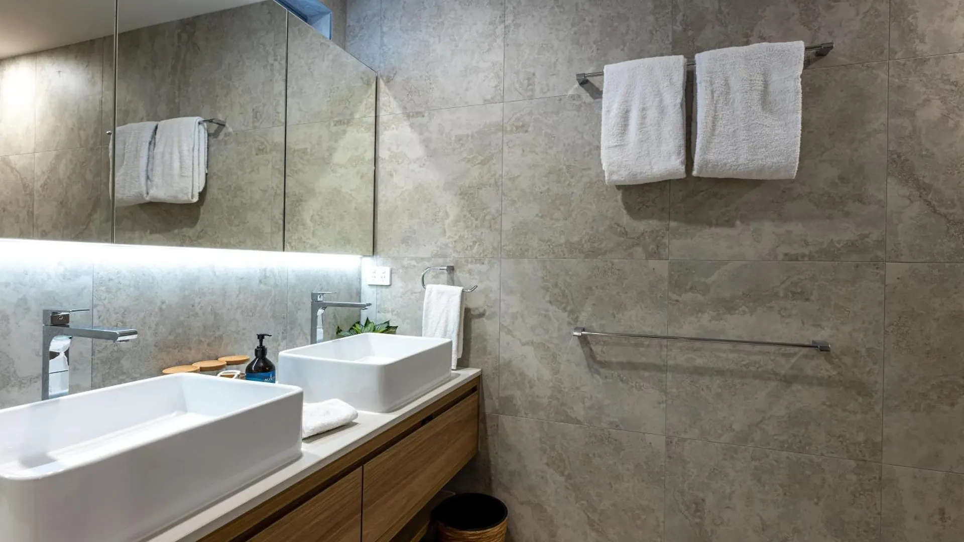 Kings Beach Oceanfront Oasis Caloundra