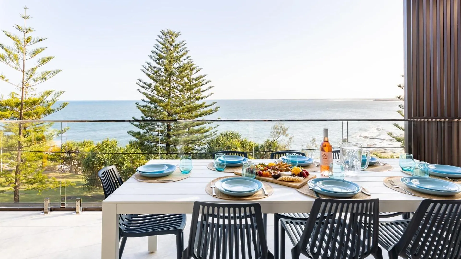 Apartment Kings Beach Oceanfront Oasis Caloundra