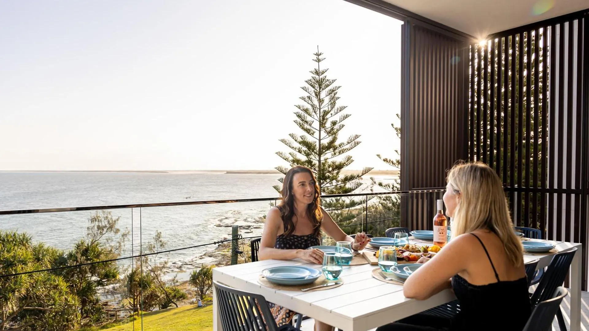 Kings Beach Oceanfront Oasis Caloundra