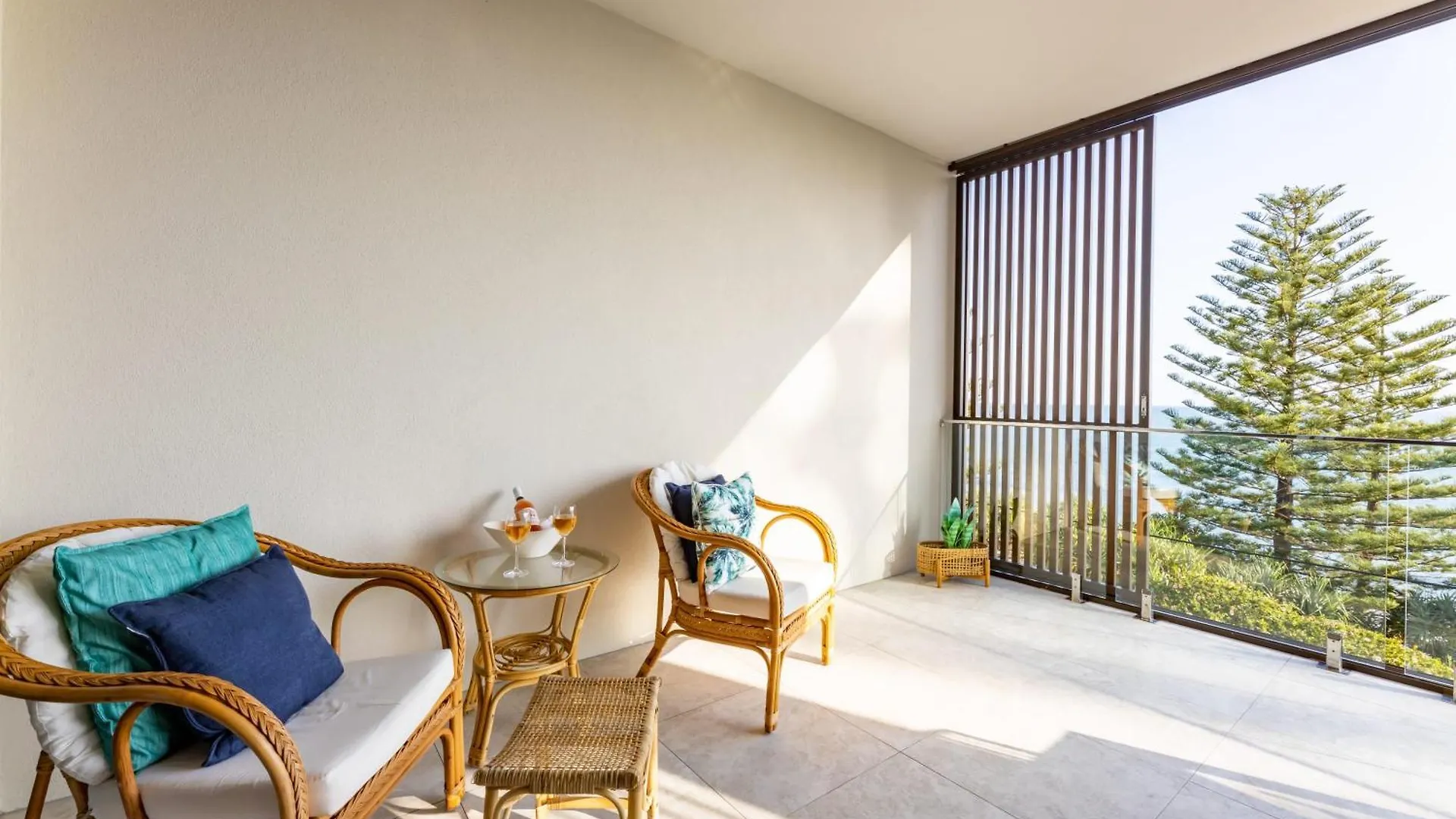 Kings Beach Oceanfront Oasis Caloundra Apartment